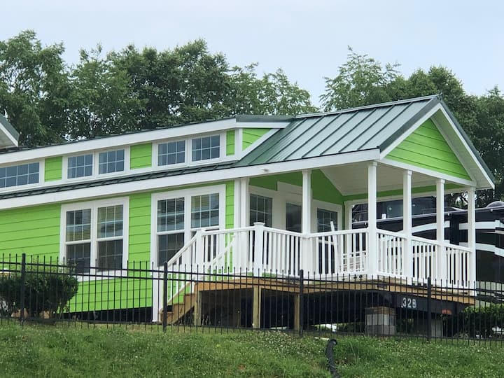 C16Lakefront Tiny Home on Lake Norman Cottages for Rent in Sherrills