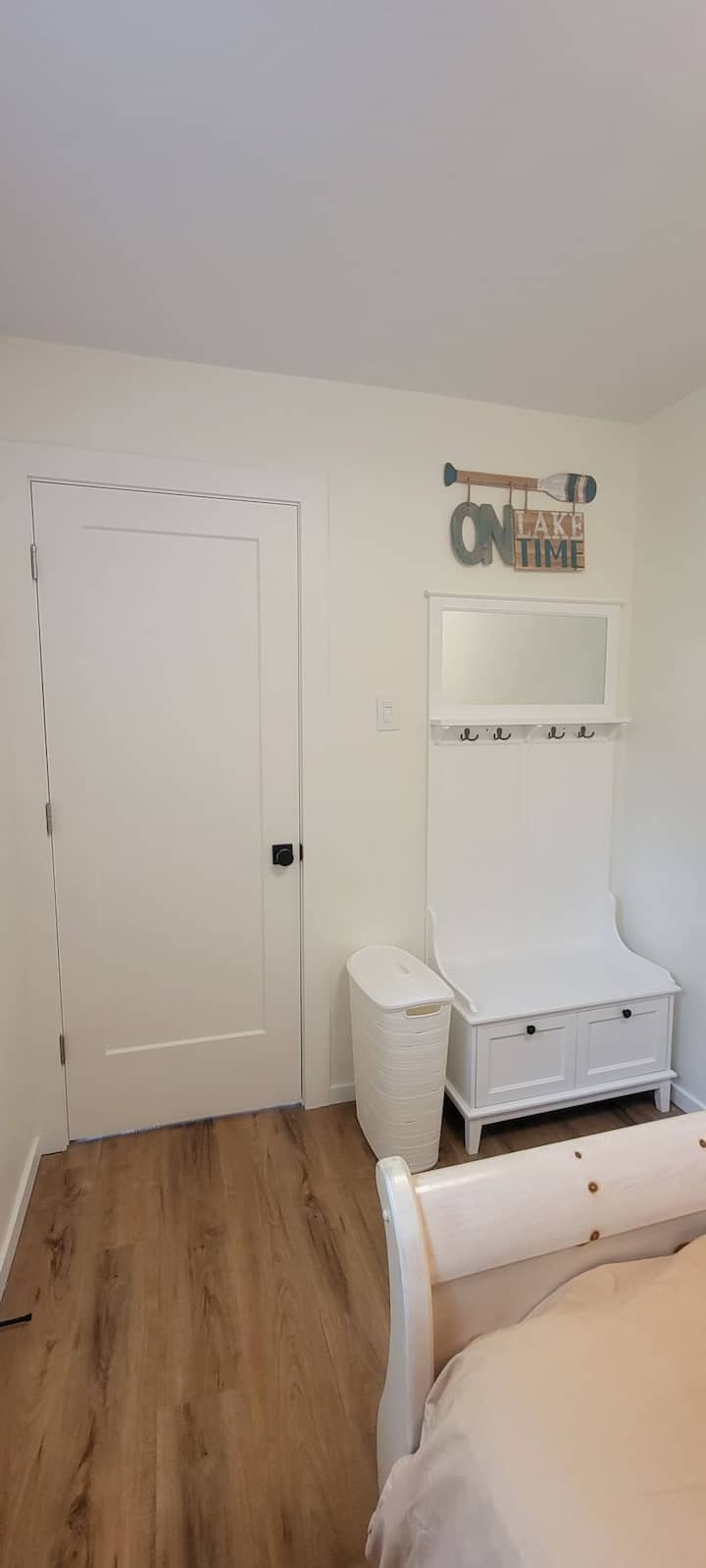 חדר שינה ראשון, עץ מסדרון