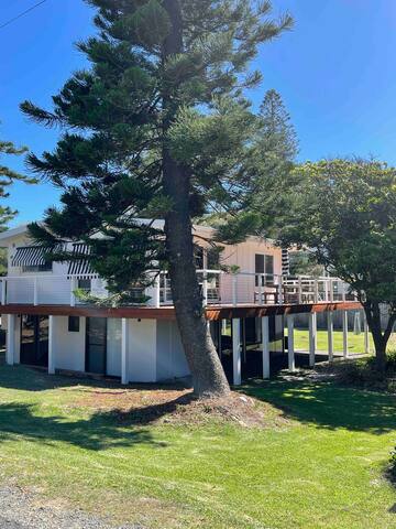 Blueys Beach House – footsteps from the sand gallery image 2