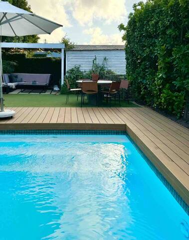 Spacious, modern Sea Point home gallery image 3