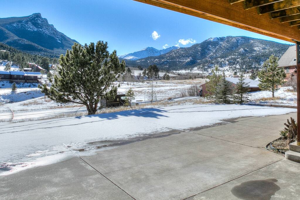 Outdoors,Snow,Hotel,Resort,Building