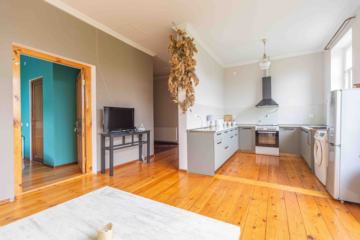 House details from the Roka's Home Airbnb listing