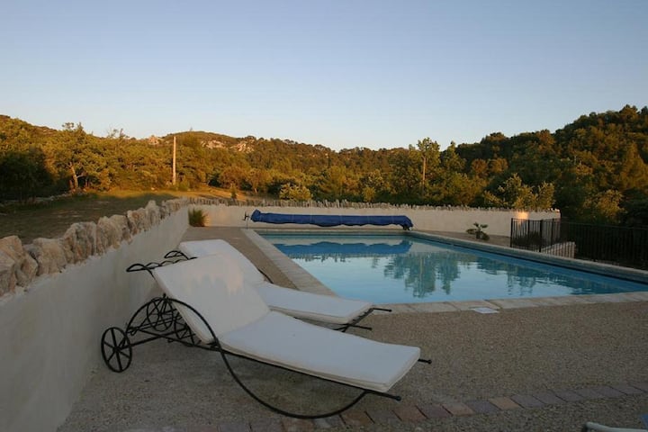 Propriété La Tour Du Pinet 3 Epis Gdf Avec Piscine - Venasque