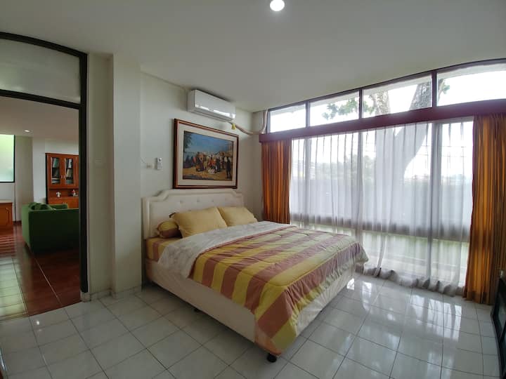 Bedroom 1 on lower floor: king size bed with aircon and private bathroom
