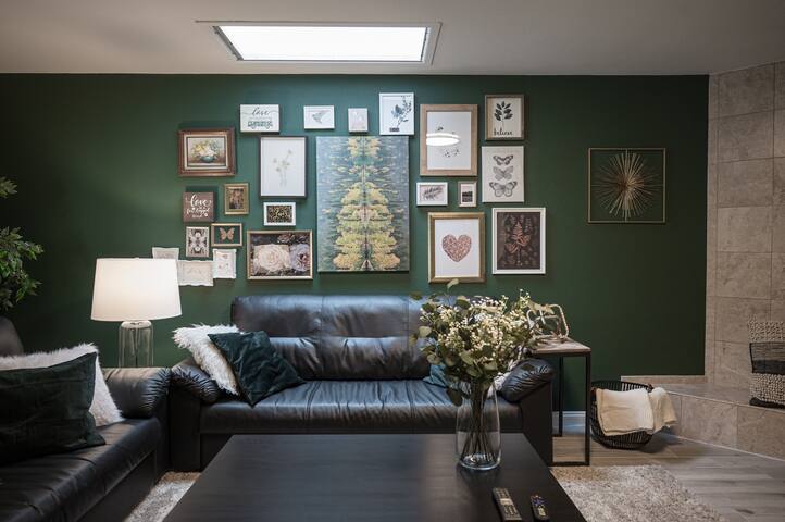 Monthly Villa • Heated Pool,Spa,FastWiFi,GameRoom gallery image 4