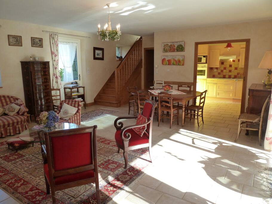 dans le prolongement de la véranda coin "salon" autour du poêle autour