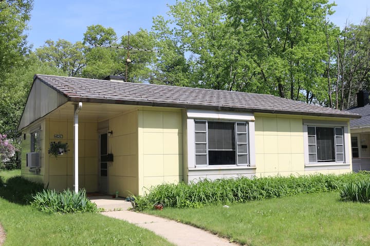 Mid Century Time Capsule: Detroit's Lustron Home