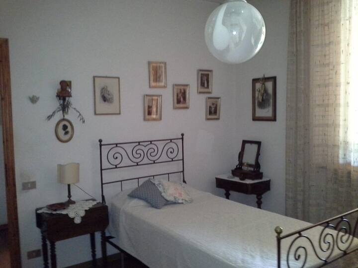 Спалня 2 (единична) – основен етаж