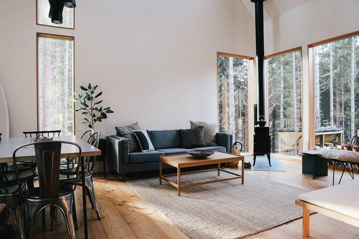 The Wolf Den – Jordan River – Walk to Beach.