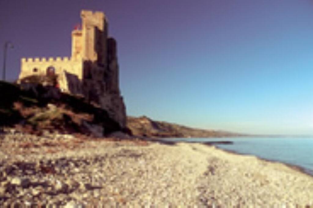 Castello federiciano nelle vicinanze