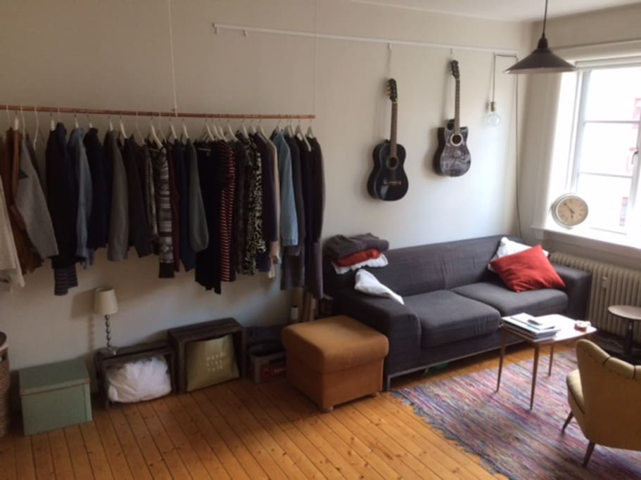 The clothing rack will be free for your things :)