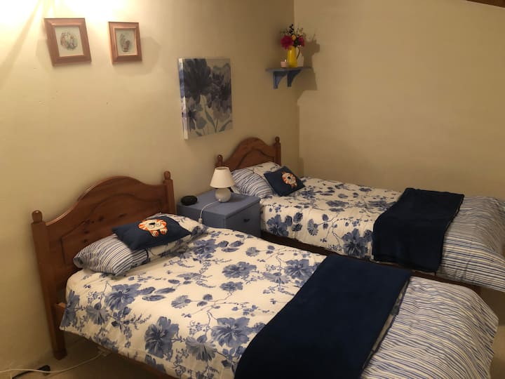 ห้องนอน 2 มีเตียงเดี่ยวแยกเป็นสัดส่วน