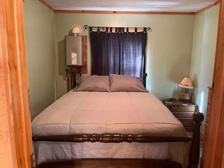 Двойно легло на долния етаж от кухнята