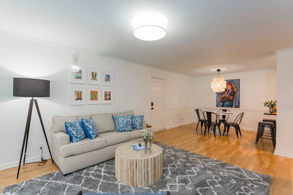 Living room with queen sized sleeper sofa