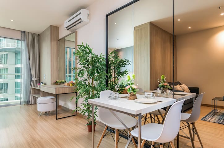 Skybar 1 Bedroom Wifi 2min To Bts Pool Gym Jacuzzi Official Condominium In Khet Khlong Toei Thailand 1 Bedroom 1 Bathroom