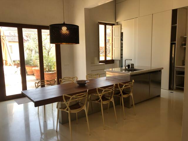 Luxury central apartment with amazing terrace gallery image 3