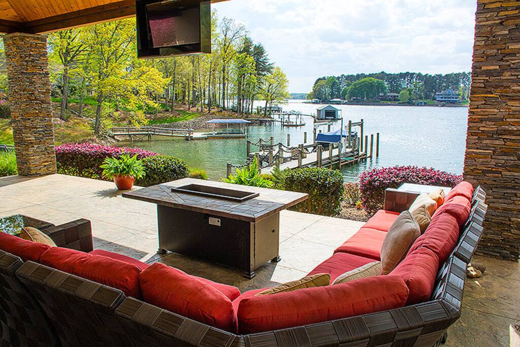 Well equipped cabana with plenty of seating