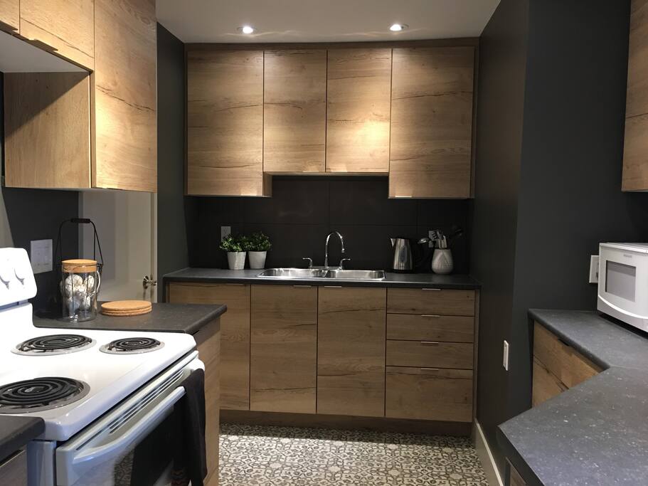 Fully stocked kitchen to meet all your culinary needs.