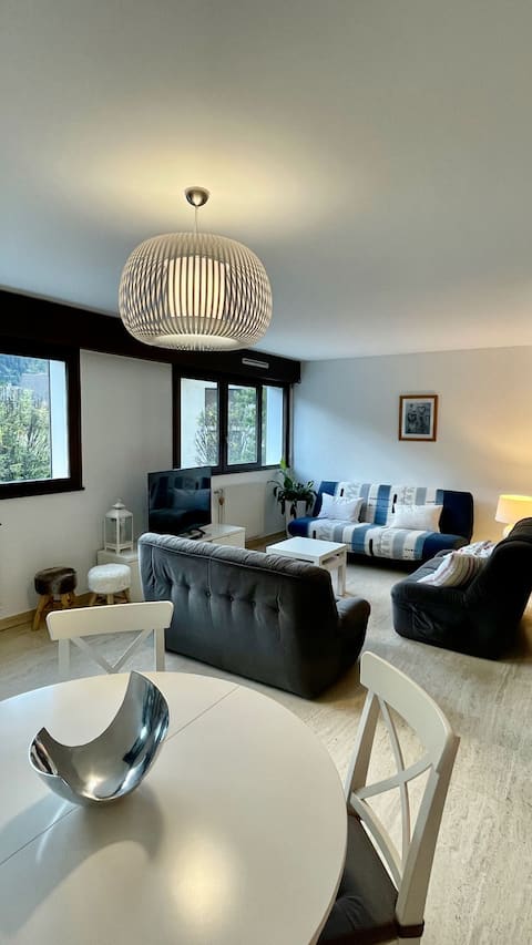 Top performing Airbnb: Large 3-room 80 m2, Downtown, private parking. in Thônes
