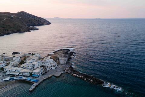 White House Apollo Naxos