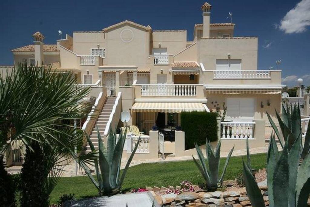 Terrasse vu de la piscine