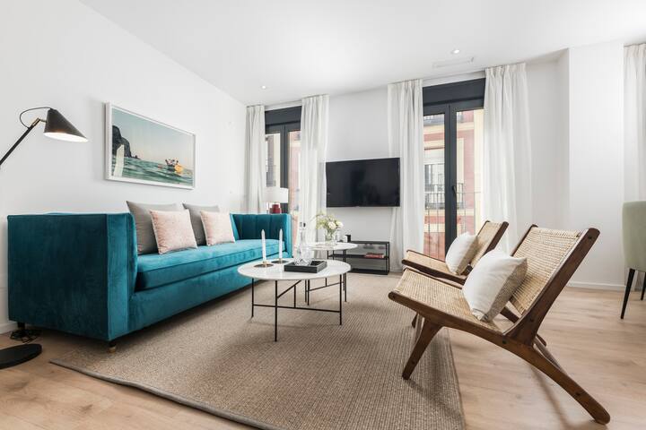 Homeclub | Style and Comfort in Madrid Center gallery image 2