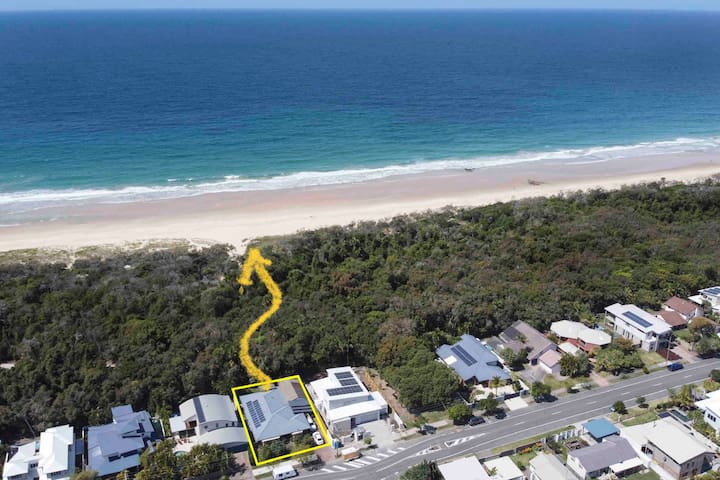 Absolute Beach Front Home -Dogs, Surf, Relax, Bush