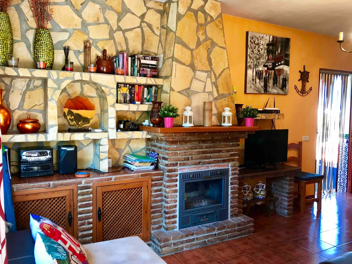 Annonce Airbnb populaire: A quiet, spacious villa for holiday. Private pool. à Frigiliana