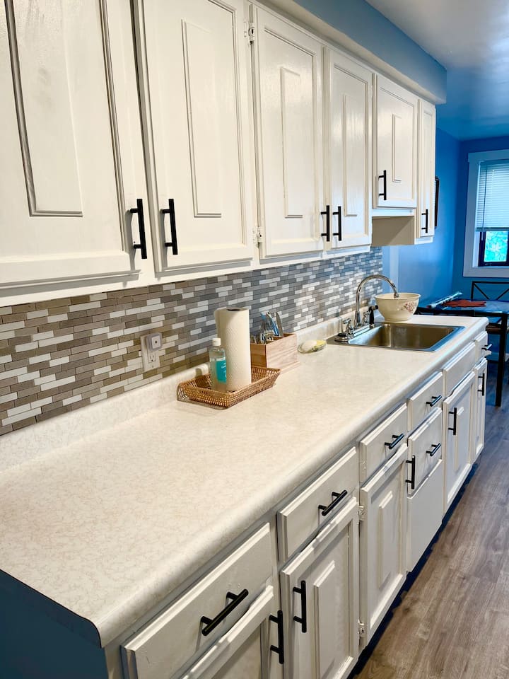 Small Private room on the third floor Houses for Rent in Swissvale