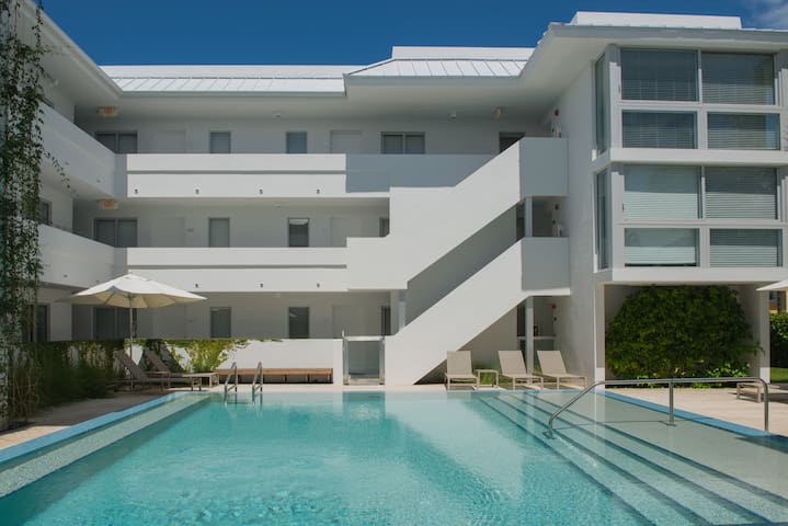 1-Bedroom Contemporary Apt. Near the Beach