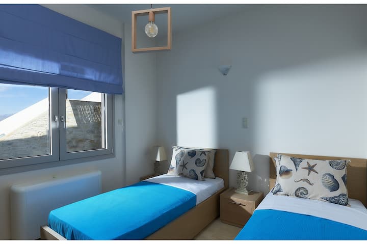 Elkysti Creet Apartment Corina - втората спалня с 2 единични легла