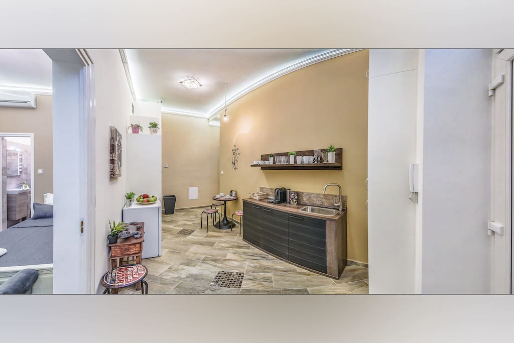 Kitchenette, complimentary tea and coffee