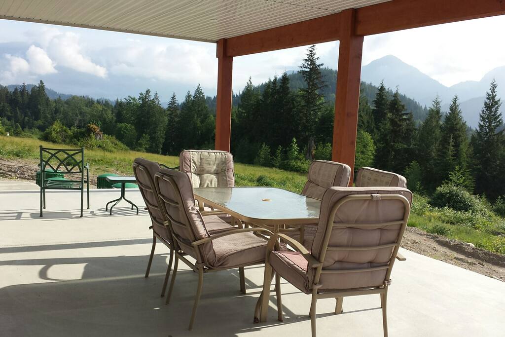 From the Garibaldi Range to Mount Baker guests enjoy a 180 degree mountain view from their private covered patio