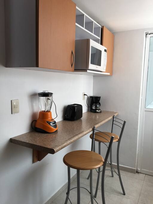 Cocina bien equipada.