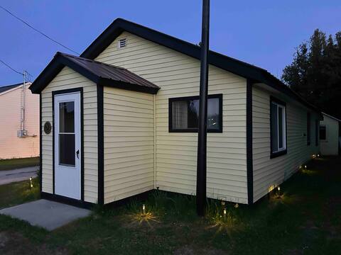 Yellow House: Comfy Stay by Ferry in St. Ignace!