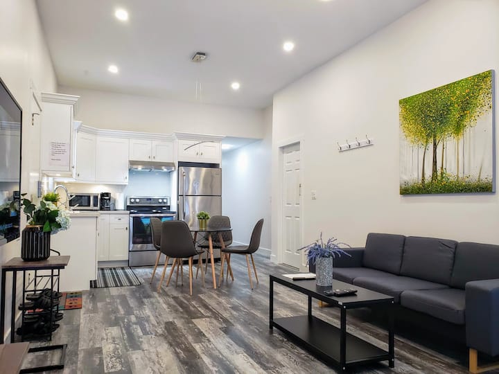 Luxury 1-bedroom Suite Near Bcit - Burnaby