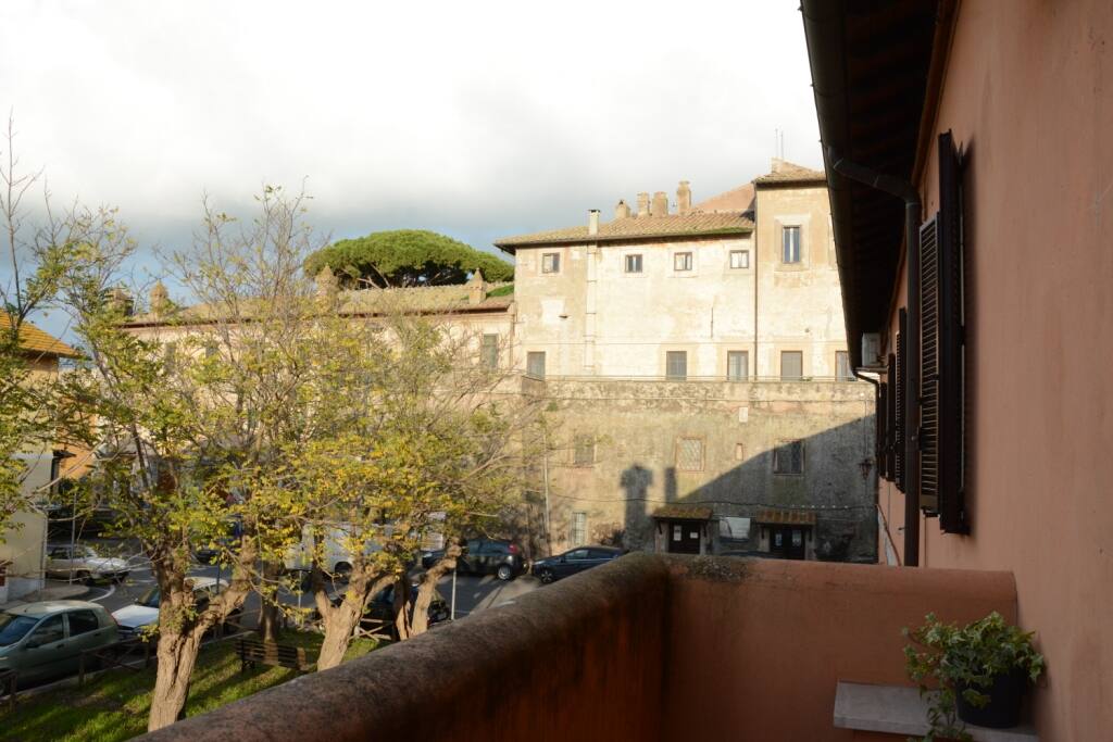 veduta castello da scala ingresso