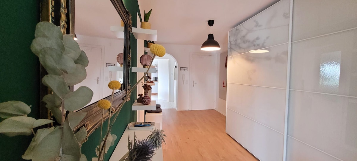 Erfolgreiche Airbnb-Immobilie: Cozy large apartment in the heart of Cologne! in Sülz