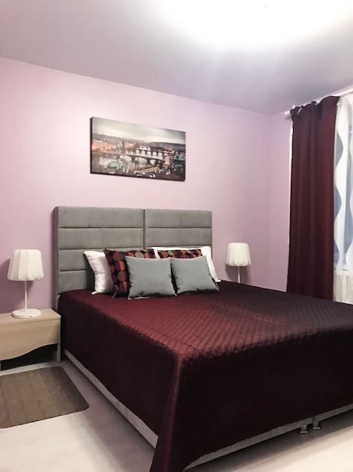Вид номера с кроватью King size.