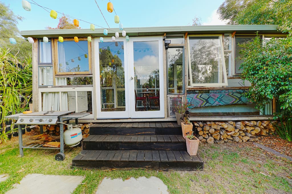 Private entrance with BBQ with adorable stairs