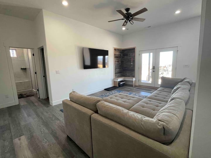 Stunning 6br Home W/ Private Beach Access & Views - Garden, UT