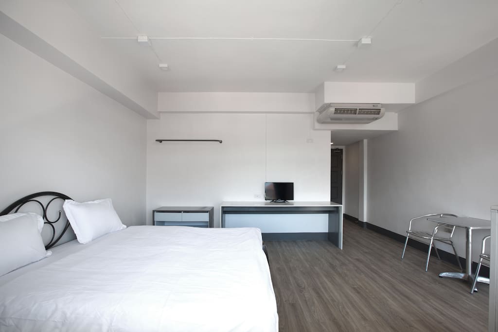 bedroom without balcony