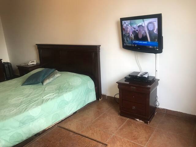 Immense Chambre Avec Salle De Bain Privee Dans Un Appartement Tres Bien Equipee Electricite 24 Sur 24 Wifi Et Dans Immeuble Deluxe Situee A 2 Mn De Usj 5 Mn Du Centre Ville