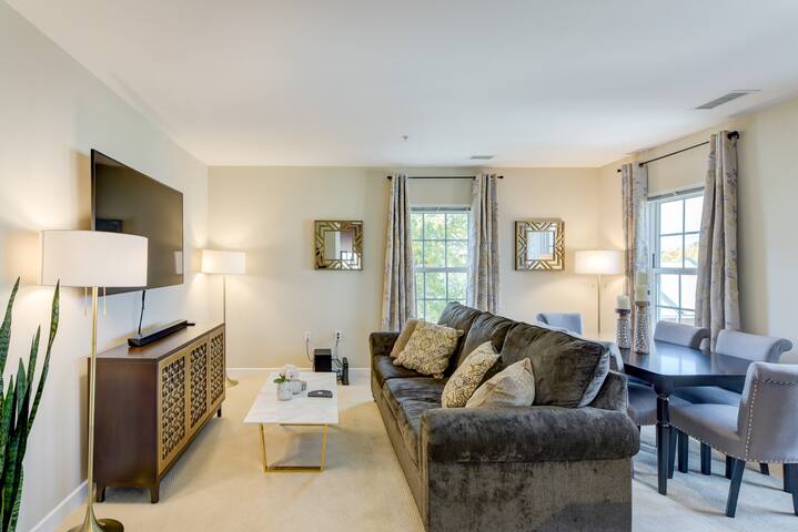 Gorgeous Apt 4Min Walk to Metro, Close to Old Town