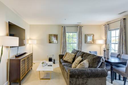 Gorgeous Apt 4Min Walk to Metro, Close to Old Town