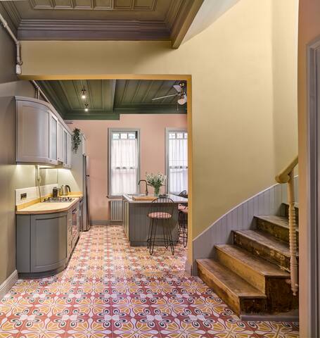 Historic Palace with Amazing View of Golden Horn gallery image 5