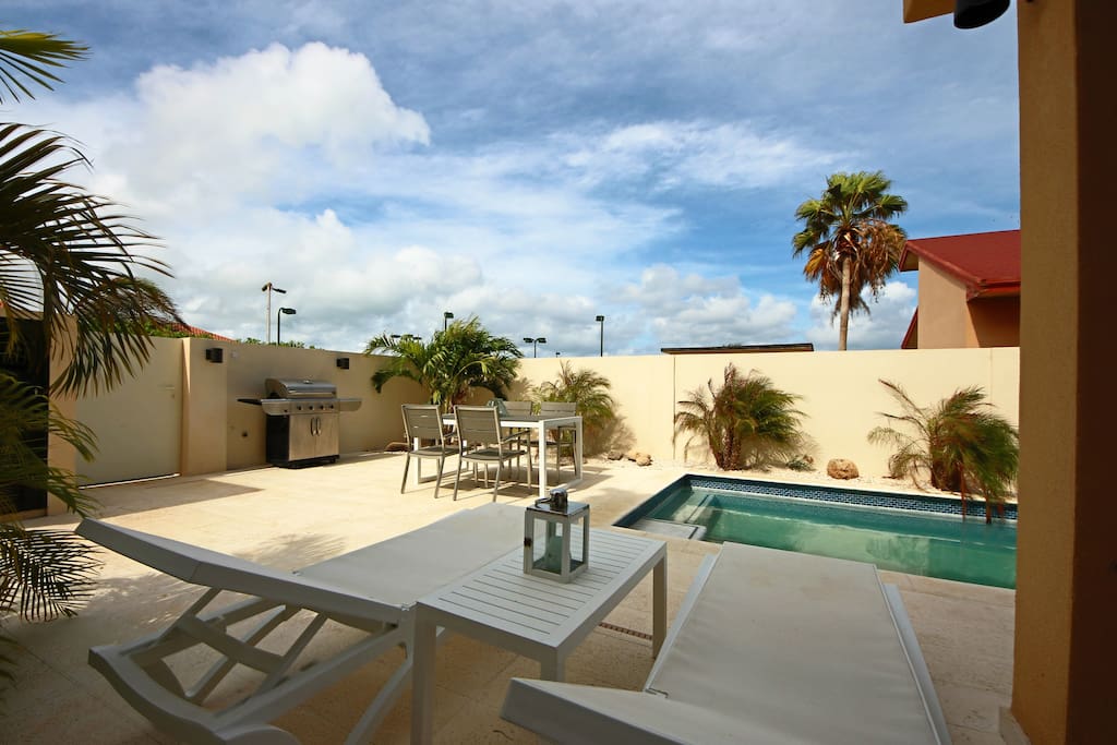 Your private swimming pool to enjoy to Aruban sunshine