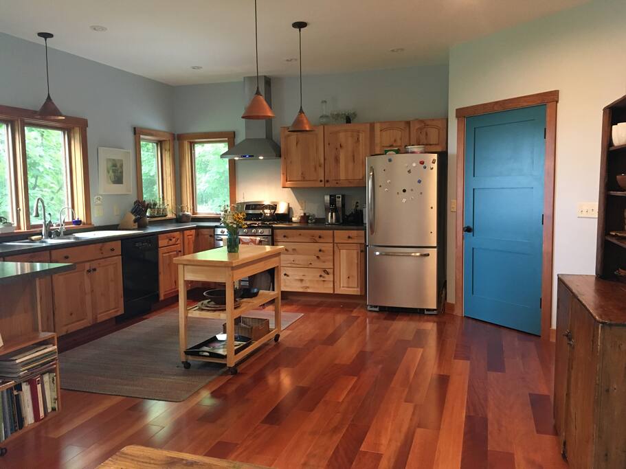 Full kitchen available for use.