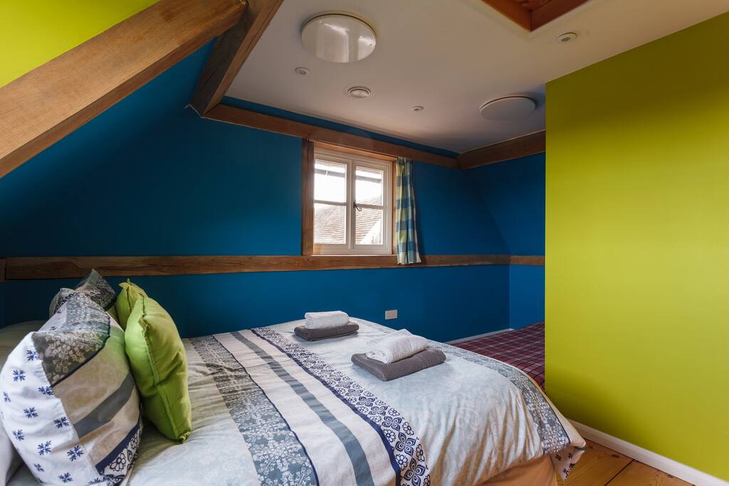 Bedroom 2 (1 Kingsize plus a single bed on the floor can be made up)