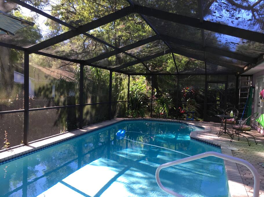 Heated pool and lounge chairs. Please do not allow children to swim if you are not present.